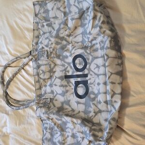 Alo Yoga Gray and White Tote Bag